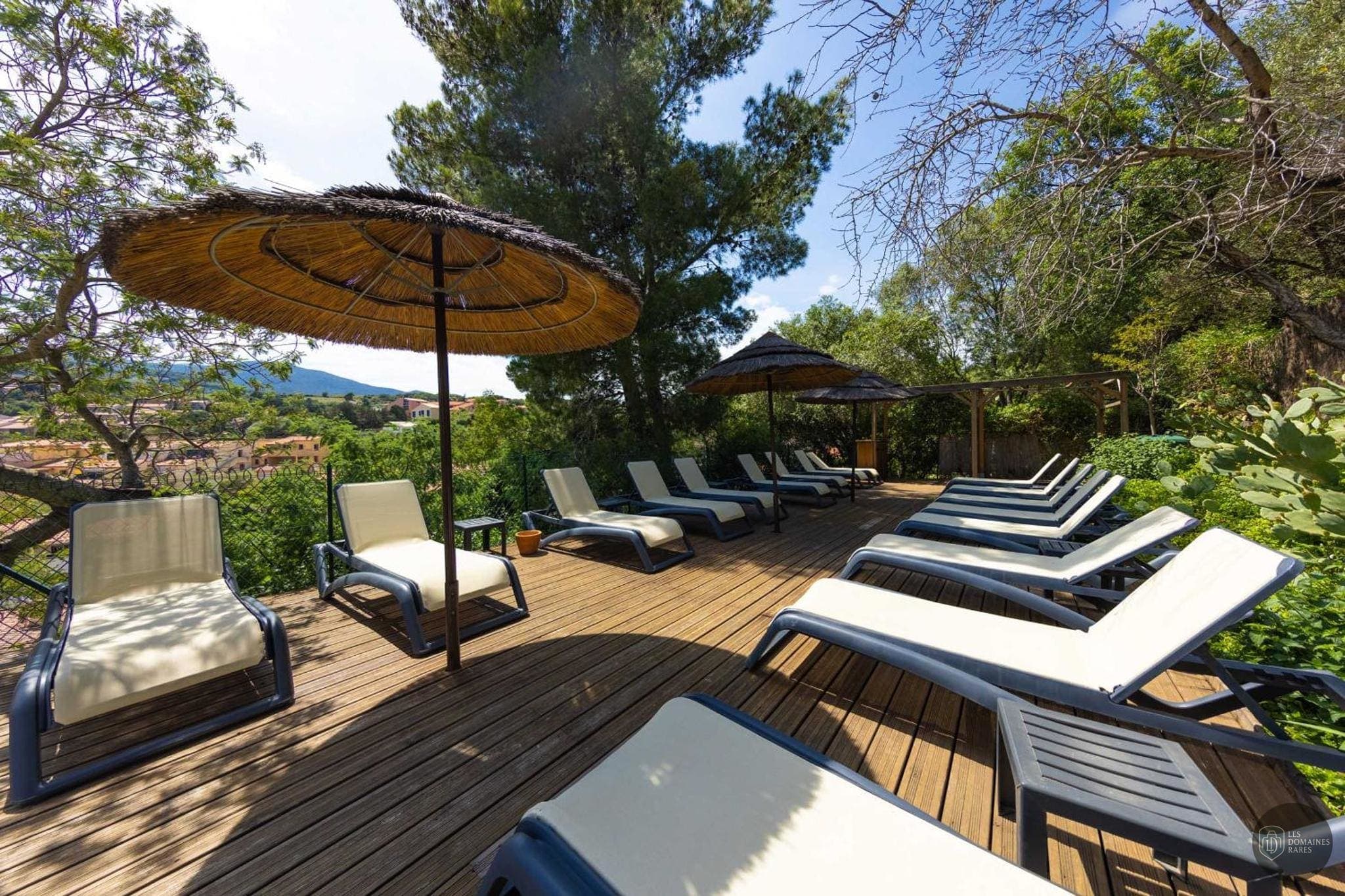 Vue extérieure de l'hôtel Le Madeloc en Occitanie