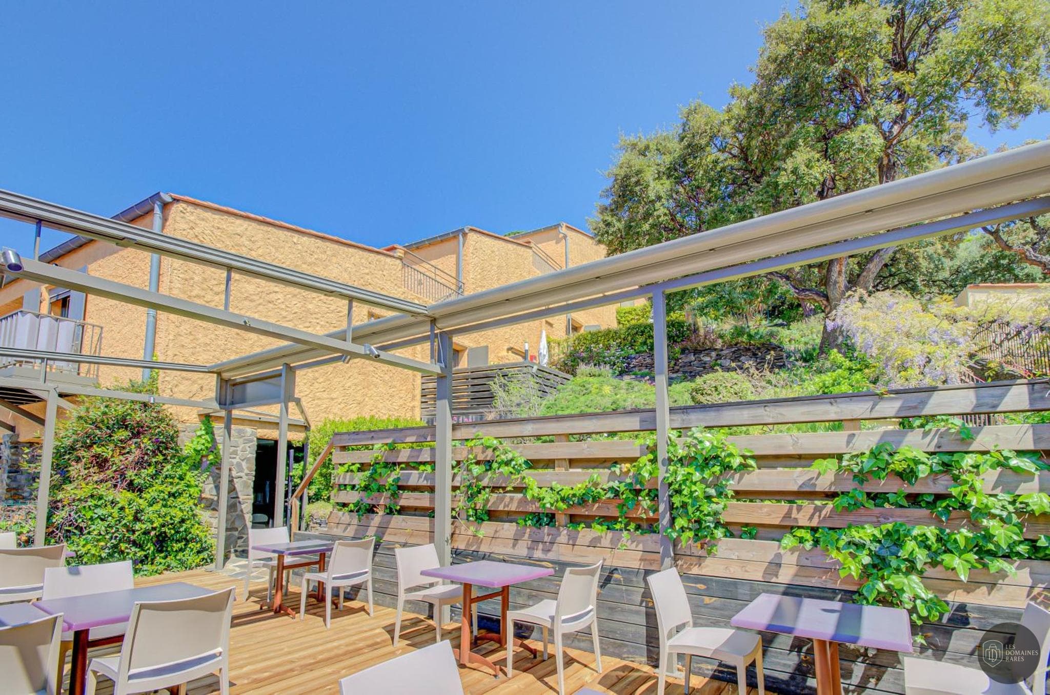 Vue extérieure de l'hôtel Le Madeloc en Occitanie