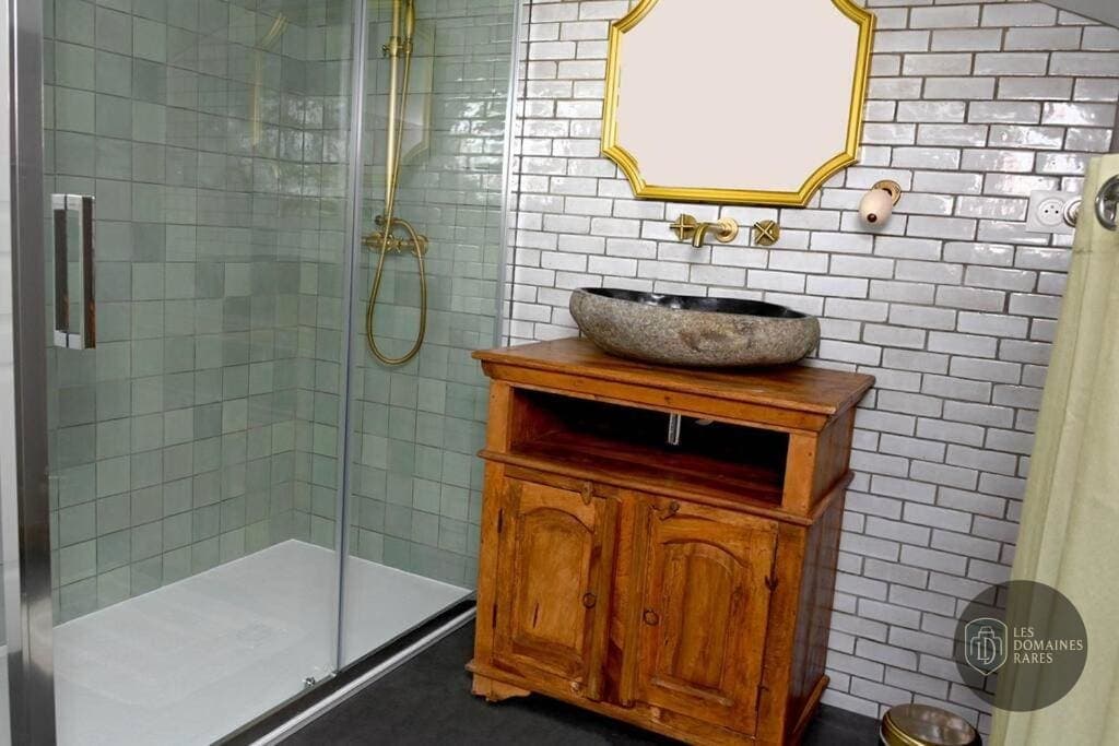 Salle de bain du lieu Le Majestic à Paris en Île-de-France