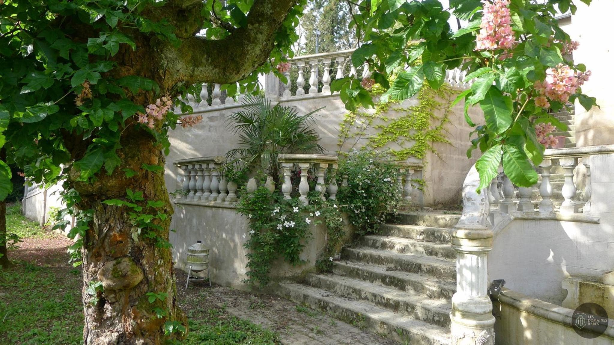 Vue extérieure du manoir Le Manoir en Auvergne-Rhône-Alpes
