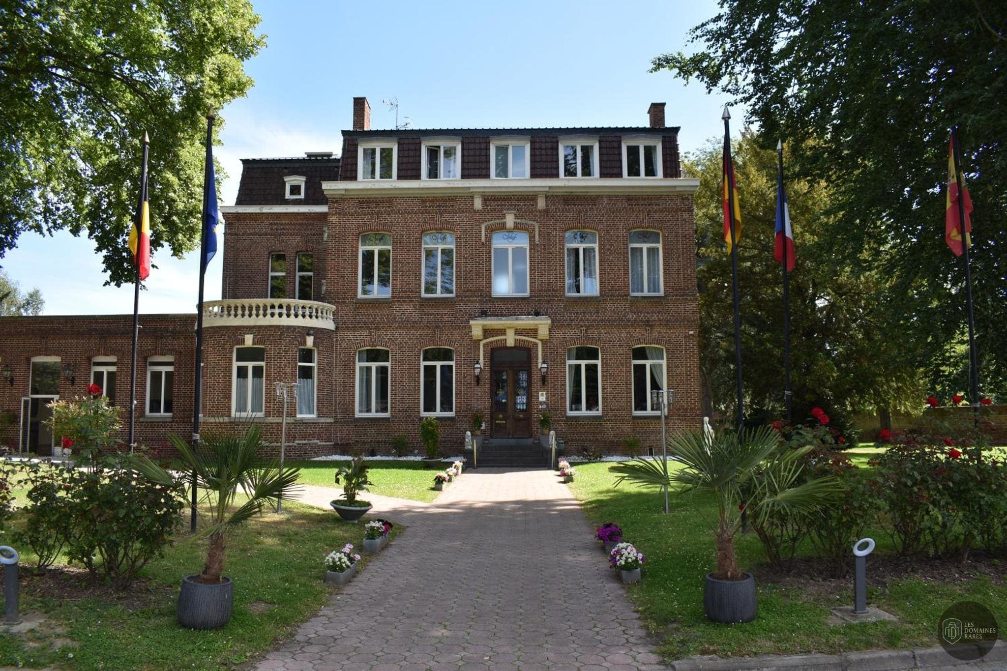 Vue extérieure de l'hôtel Le Manoir de Fourcy à Corbehem en Hauts-de-France