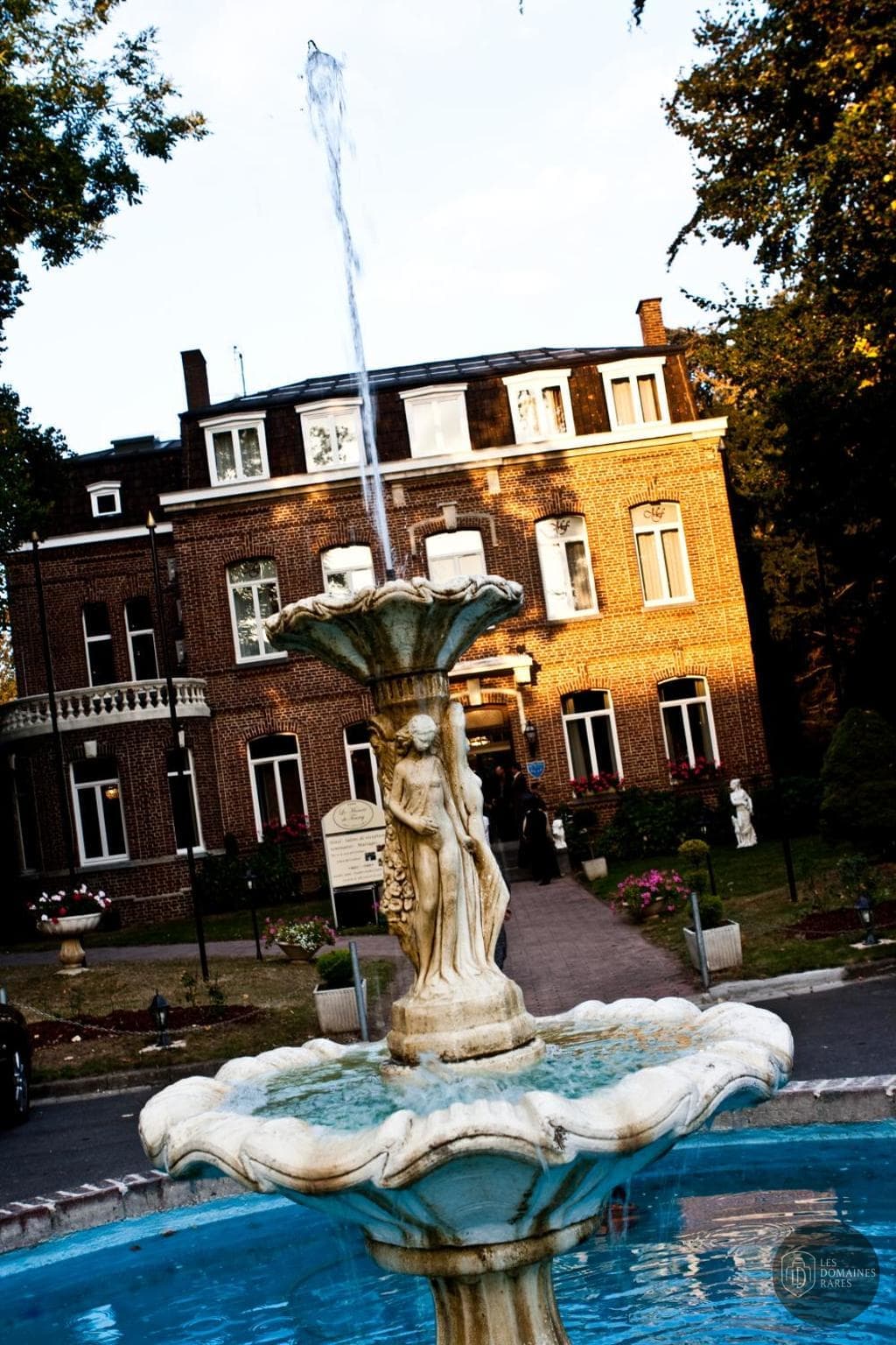 Vue extérieure de l'hôtel Le Manoir de Fourcy à Corbehem en Hauts-de-France