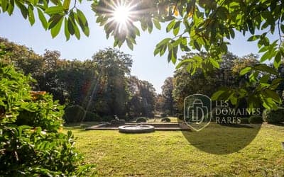 Vue extérieure de l'hôtel Le Marcounet à Paris en Île-de-France