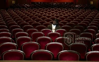 Salle de réunion 2 de l'hôtel Le Marcounet à Paris en Île-de-France