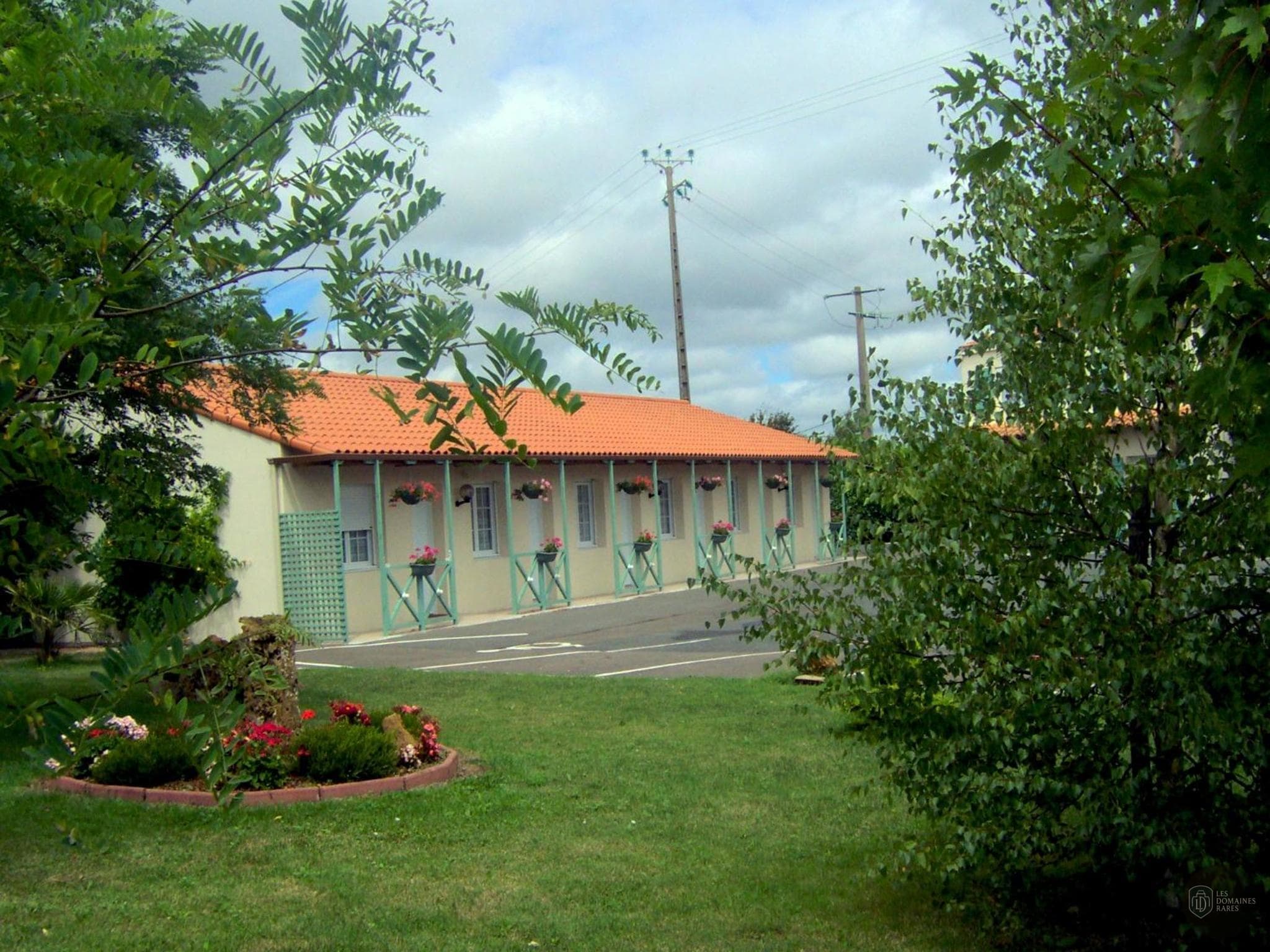 Vue extérieure de l'hôtel Le Mareuillais en Pays de la Loire