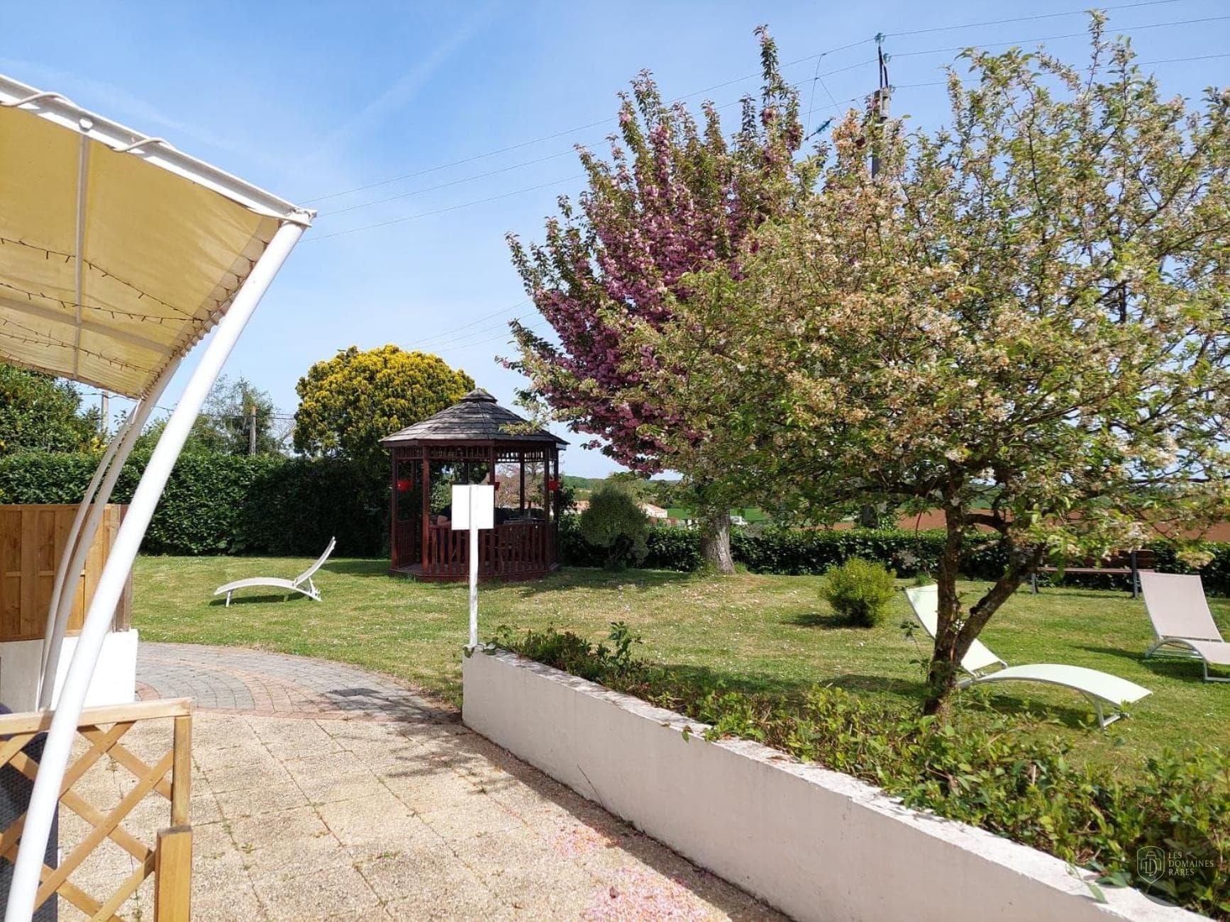 Vue extérieure de l'hôtel Le Mareuillais en Pays de la Loire