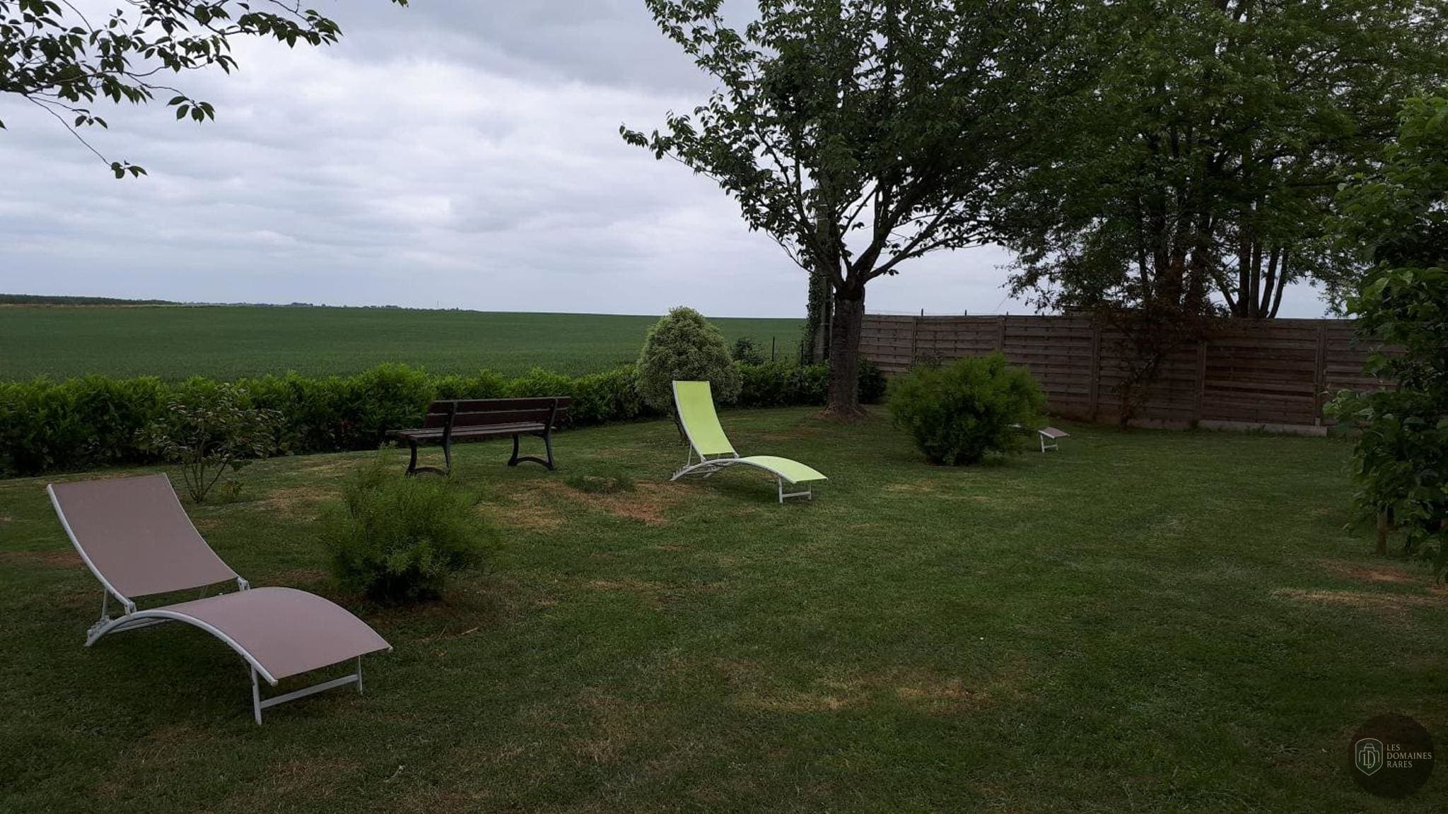 Vue extérieure de l'hôtel Le Mareuillais en Pays de la Loire