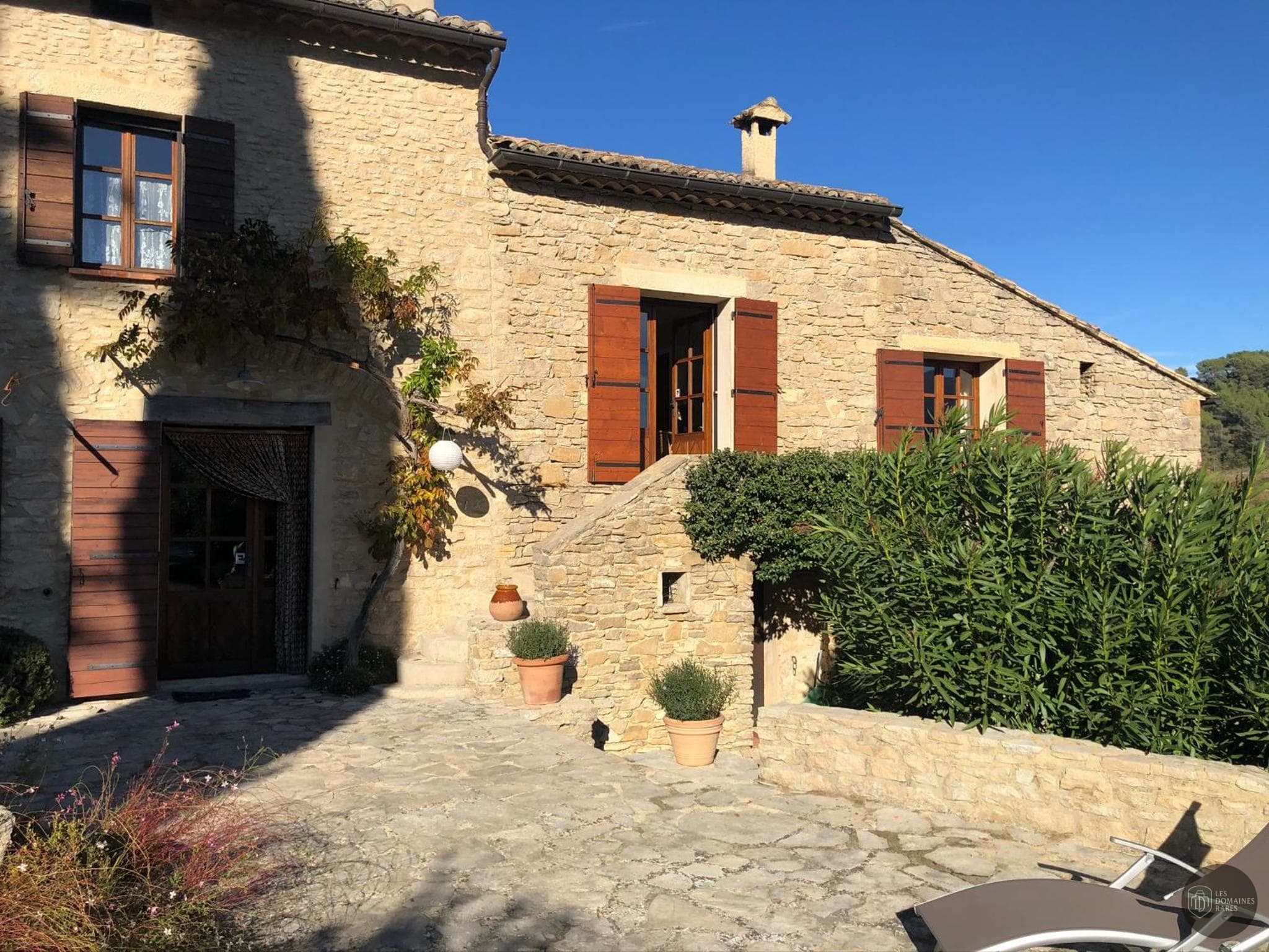 Vue extérieure de la ferme Le Mas Fanny en Occitanie