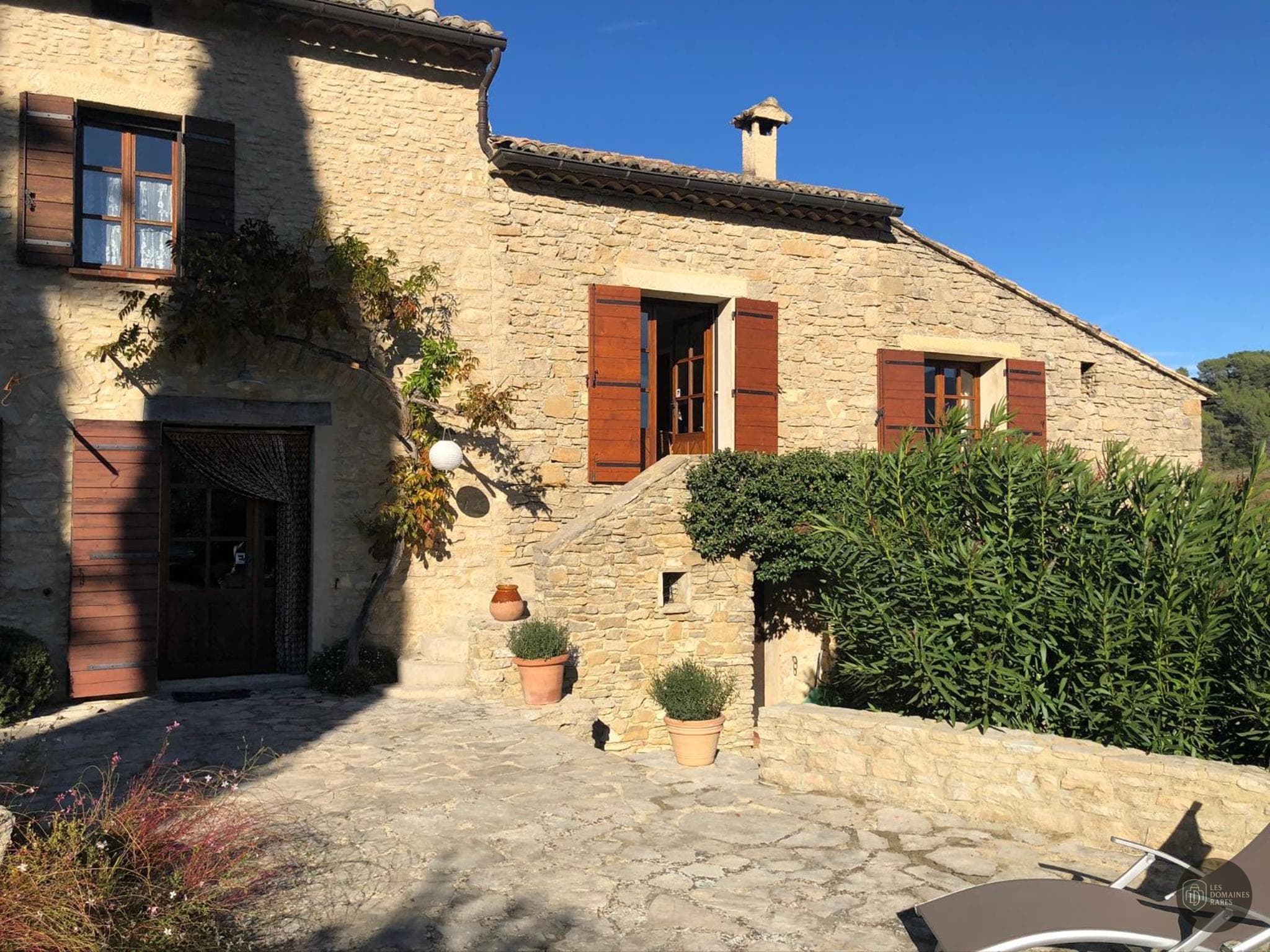 Vue extérieure de la ferme Le Mas Fanny en Occitanie