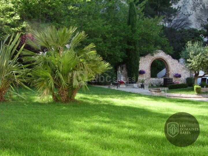 Vue extérieure du mas Le Mas Meynier à Eygalières en Provence-Alpes-Côte d'Azur