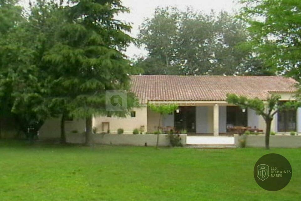 Vue extérieure du mas Le Mas Meynier à Eygalières en Provence-Alpes-Côte d'Azur