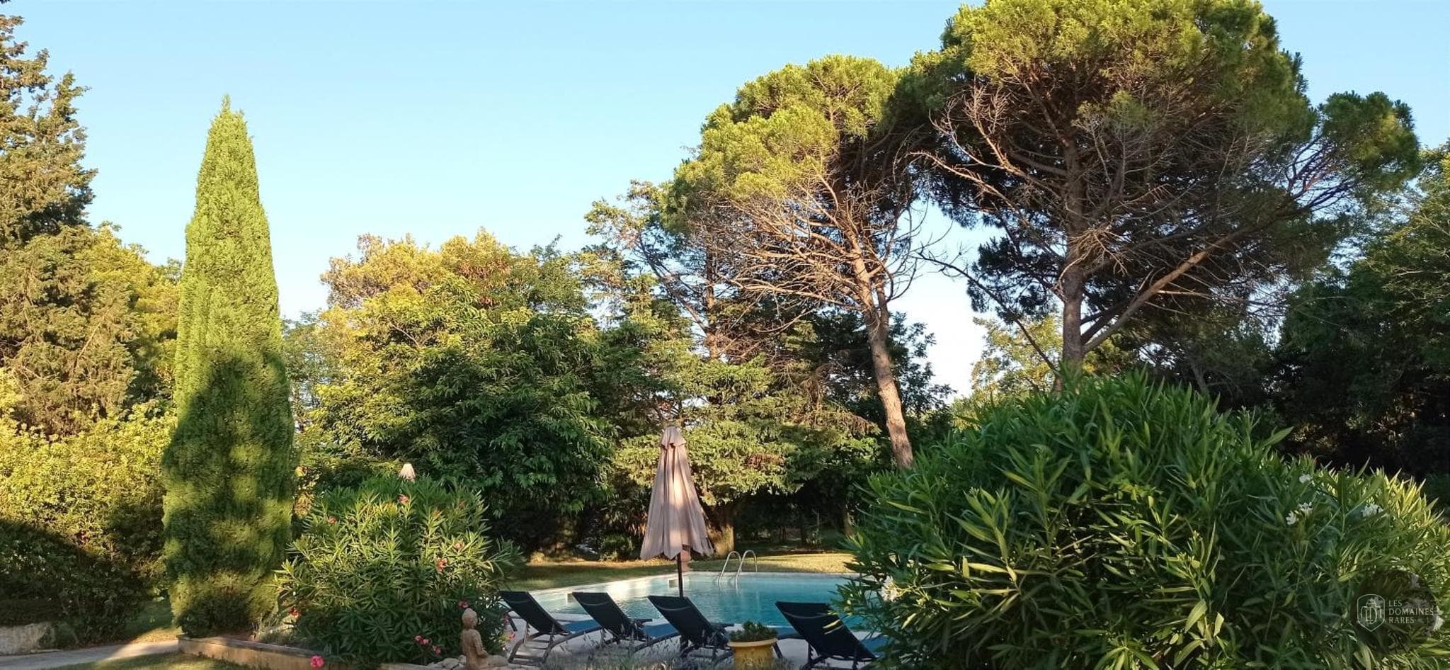 Vue extérieure du domaine Le Mas Neuf en Occitanie