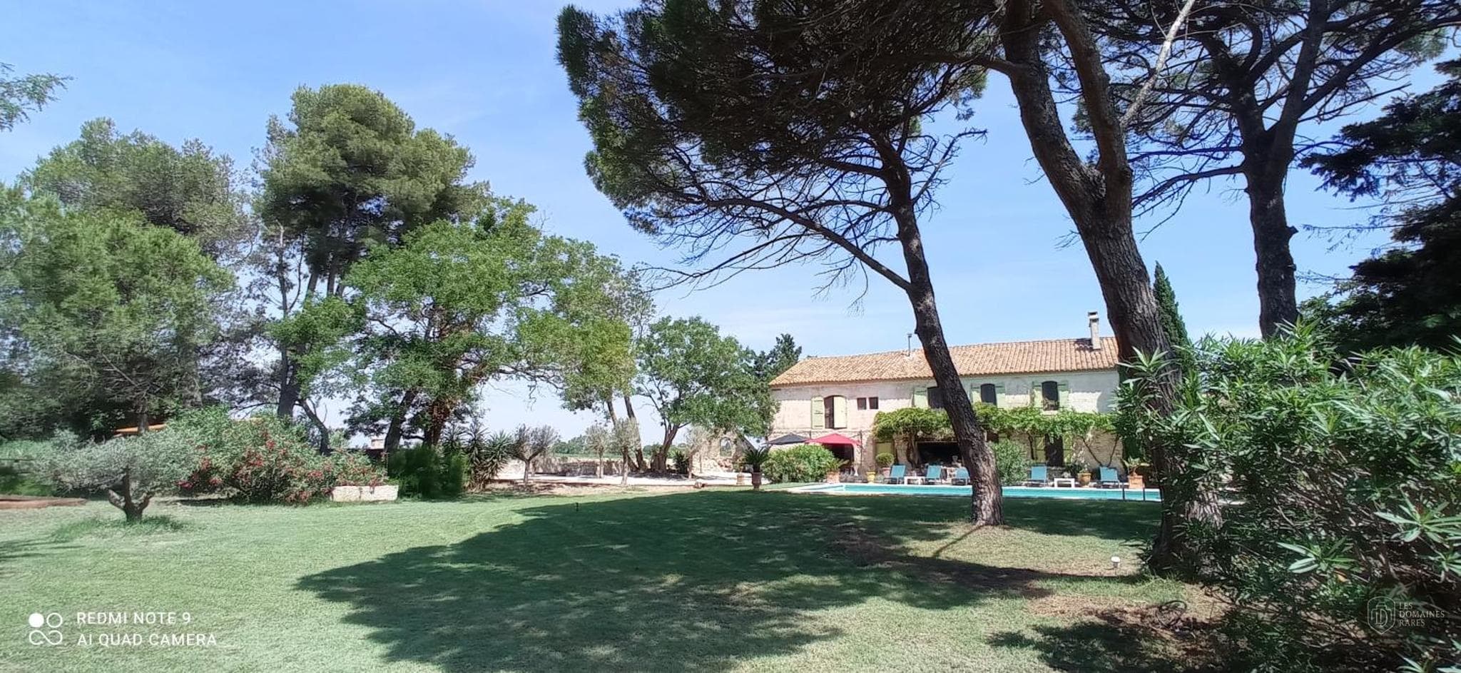 Vue extérieure du domaine Le Mas Neuf en Occitanie