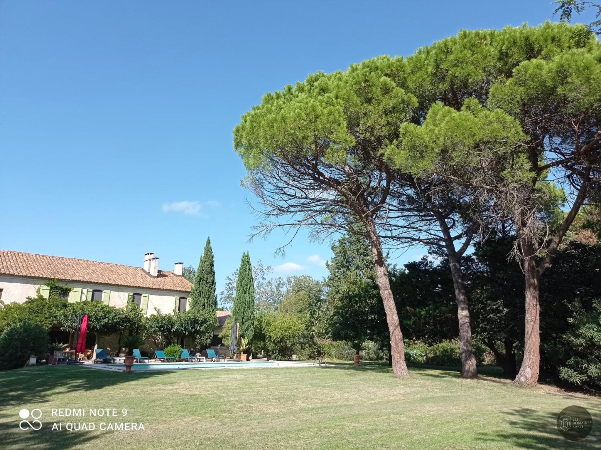 Vue extérieure du domaine Le Mas Neuf en Occitanie
