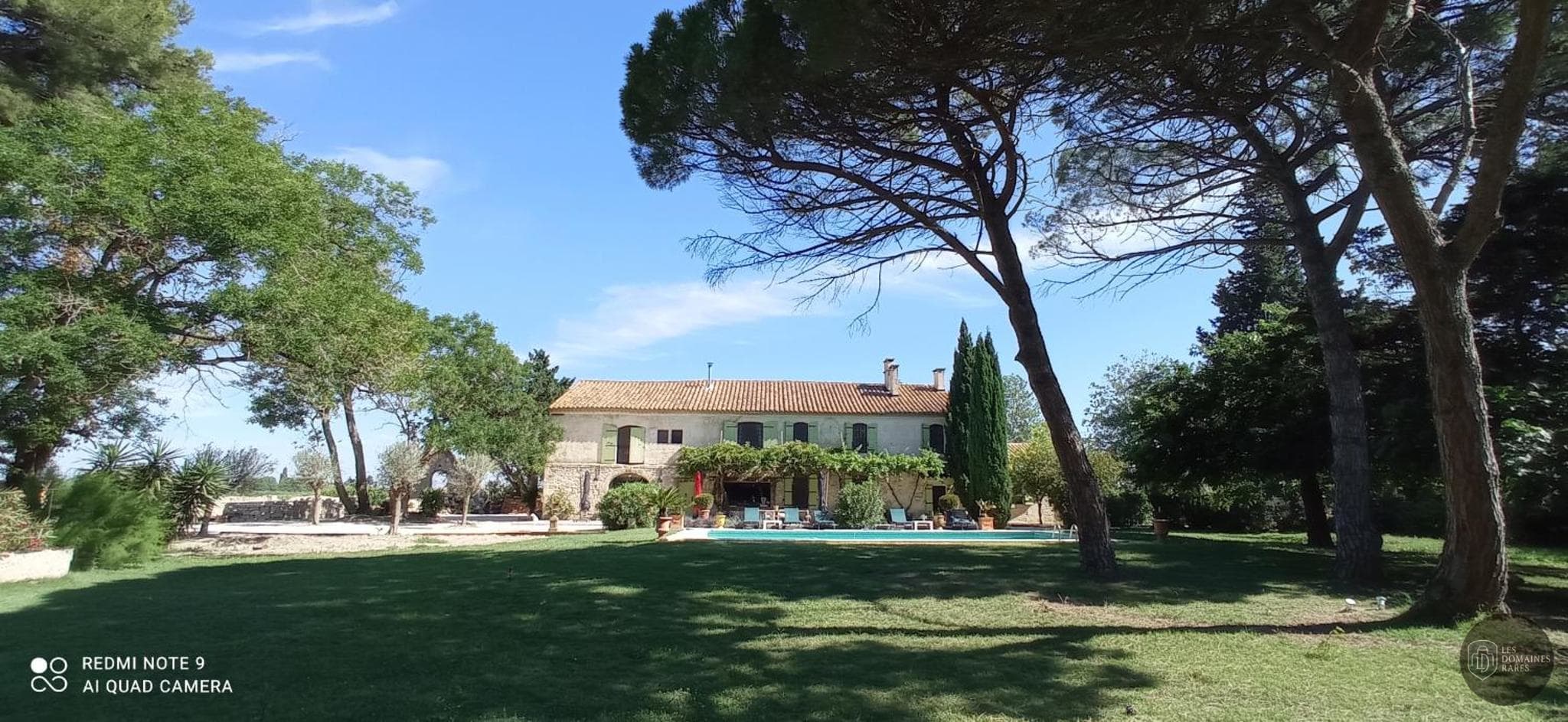 Vue extérieure du domaine Le Mas Neuf en Occitanie