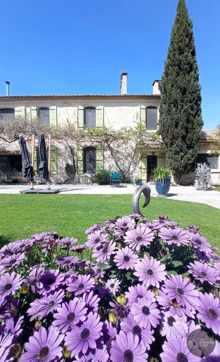 Vue extérieure du domaine Le Mas Neuf en Occitanie