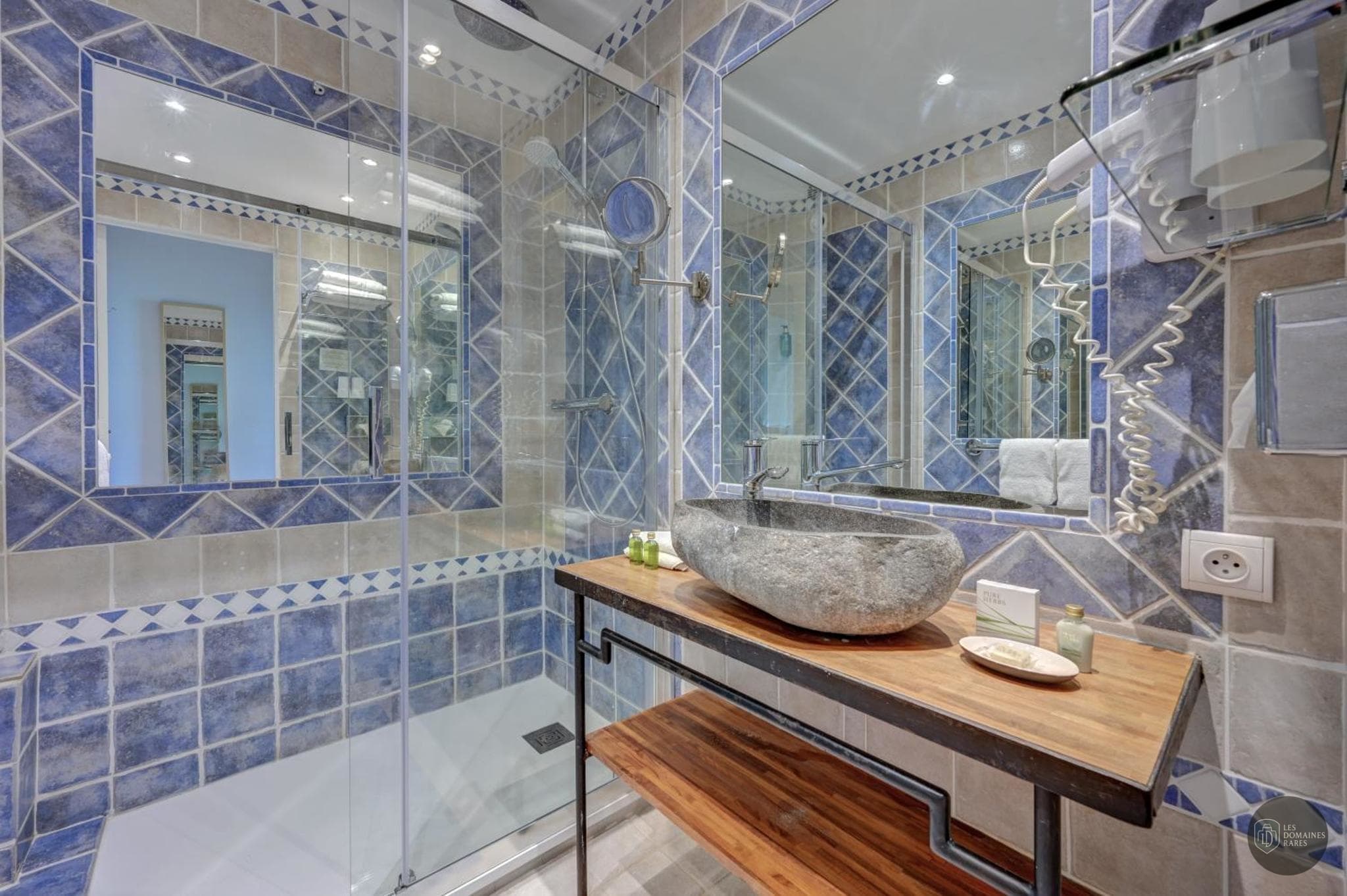 Salle de bain de l'hôtel Le Mas d'Aigret à Les en Provence-Alpes-Côte d'Azur