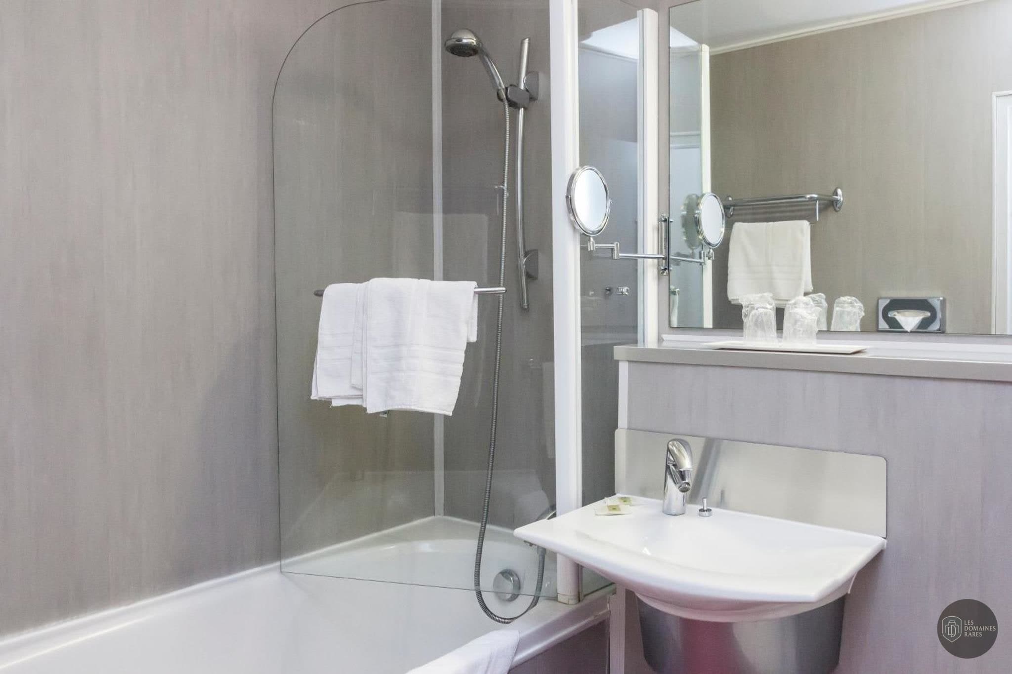 Salle de bain du lieu Le Mas de Jossyl à La en Provence-Alpes-Côte d'Azur