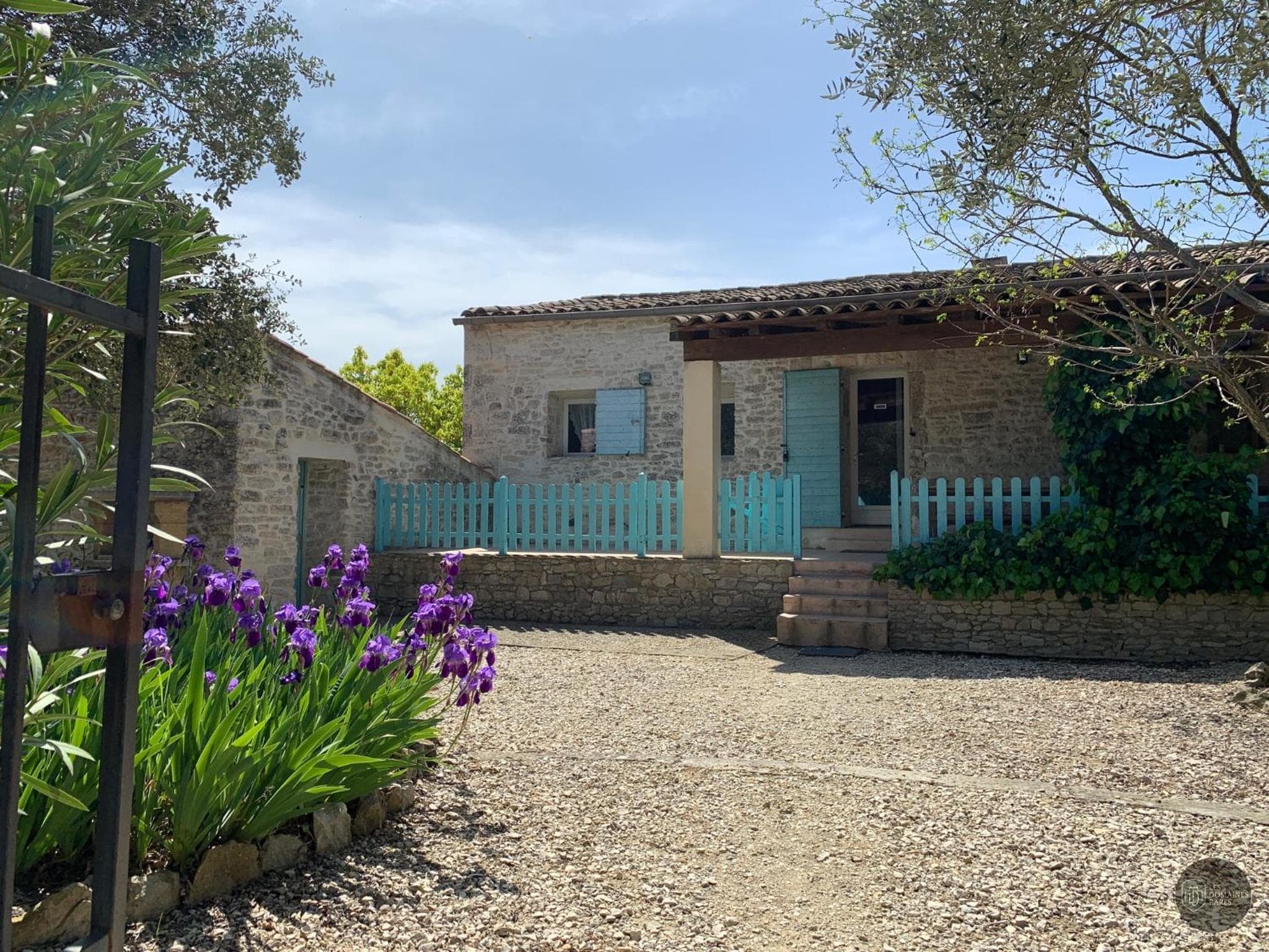 Vue extérieure du domaine Le Mas de Ponge en Occitanie