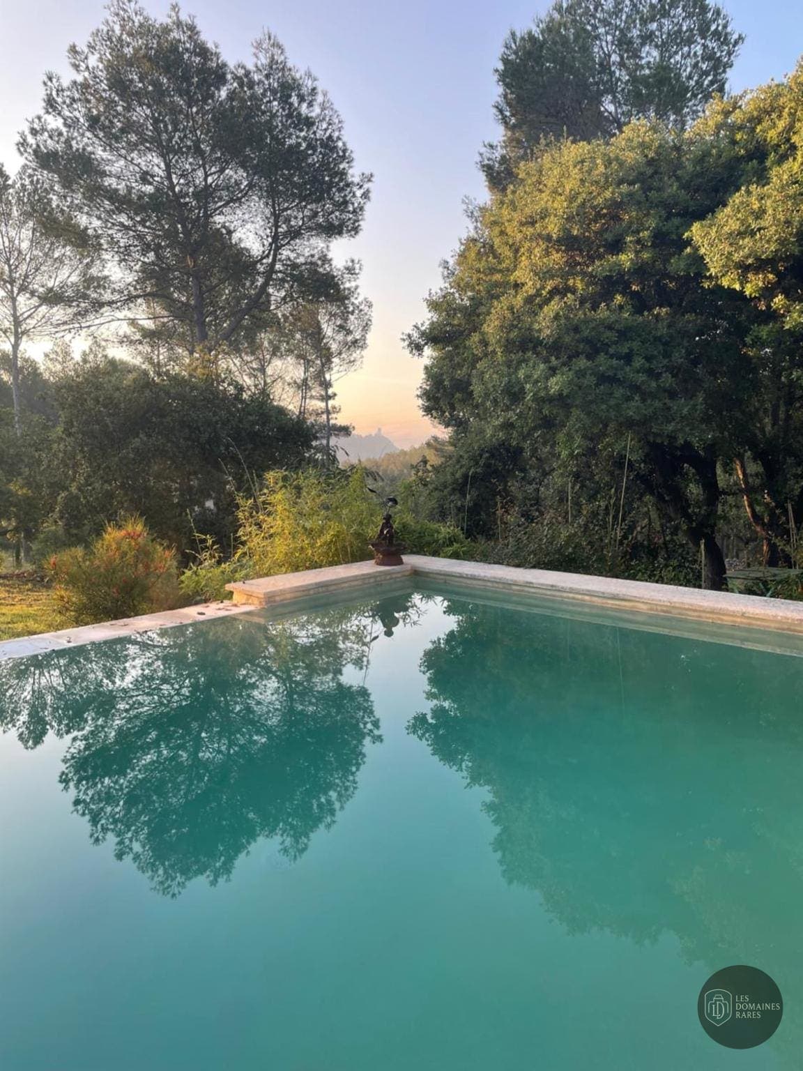 Vue de la ferme Le Mas de la Rose à Orgon en Provence-Alpes-Côte d'Azur