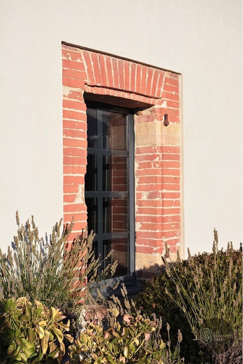 Vue extérieure de la ferme Le Mas des Canelles en Occitanie