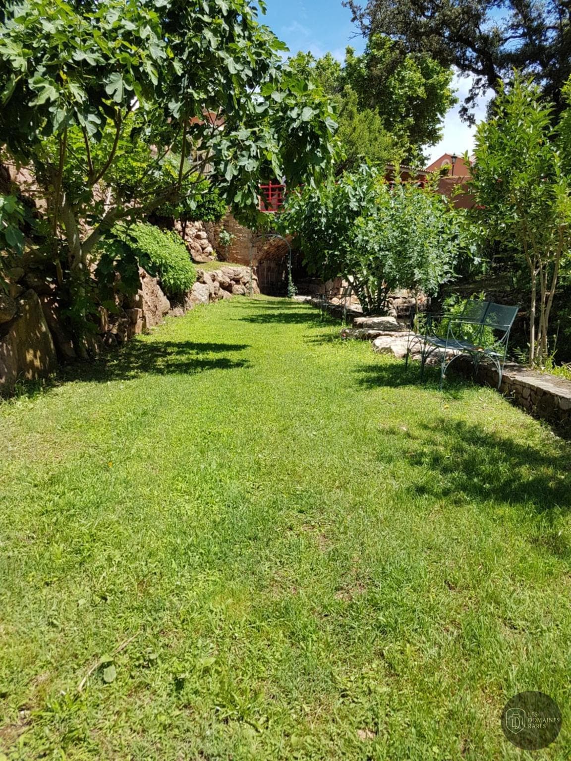 Vue extérieure du domaine Le Mas du Lingousto à Cuers en Provence-Alpes-Côte d'Azur