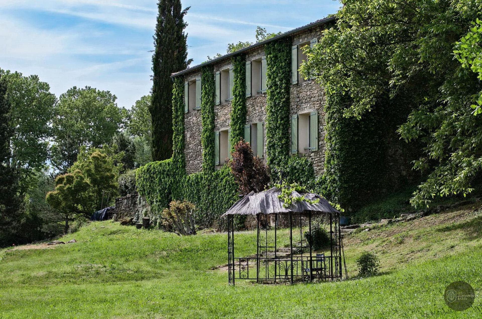 Vue extérieure du domaine Le Mas du Pont à Teyran en Occitanie