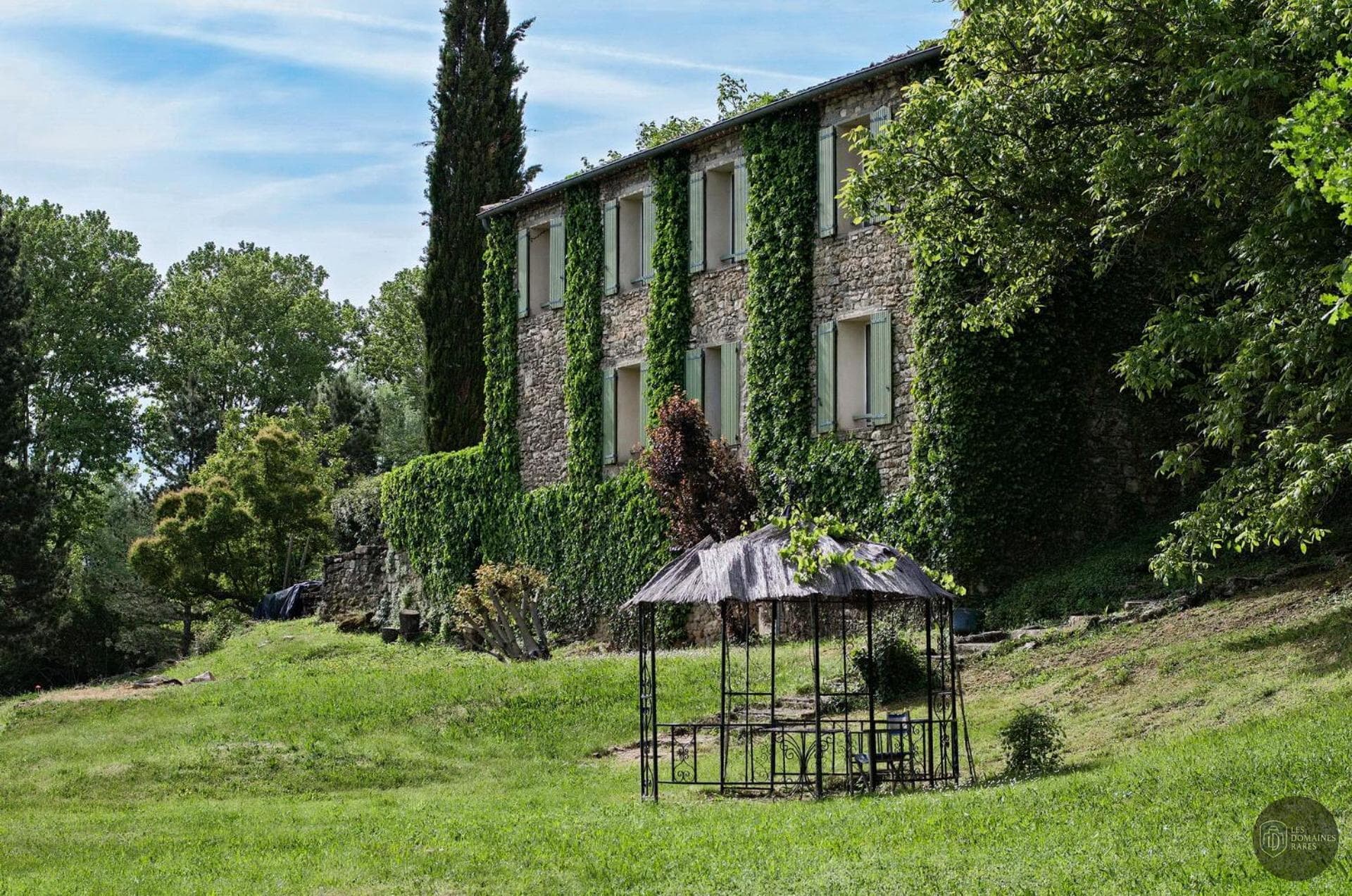 Vue extérieure du domaine Le Mas du Pont à Teyran en Occitanie