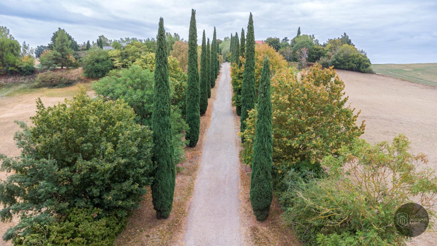 Vue extérieure du domaine Le Meillon à Monferran en Occitanie