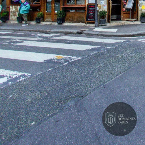 Vue extérieure du restaurant Le Mesturet à Paris en Île-de-France