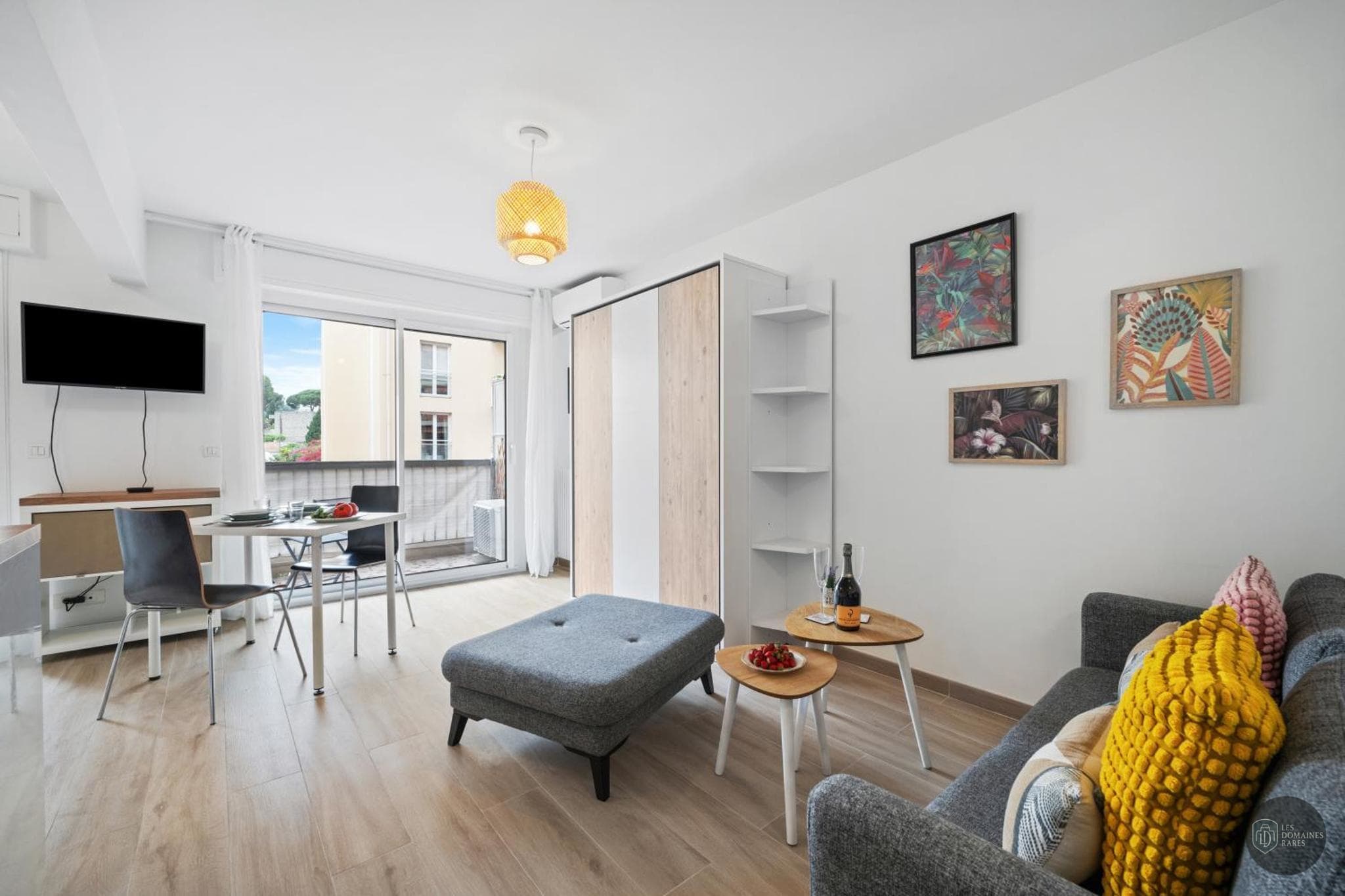Espace intérieur de l'hôtel Le Mistral en Auvergne-Rhône-Alpes