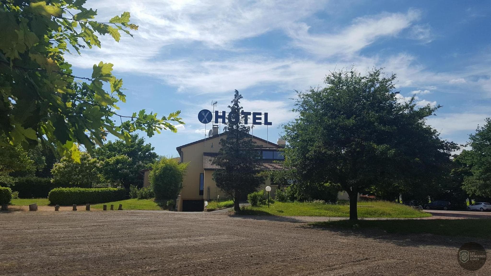 Vue extérieure de l'hôtel Le Mont Brouilly en Auvergne-Rhône-Alpes
