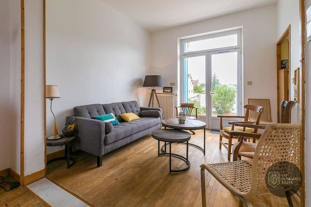 Espace intérieur de l'hôtel Le Montrachet en Bourgogne-Franche-Comté