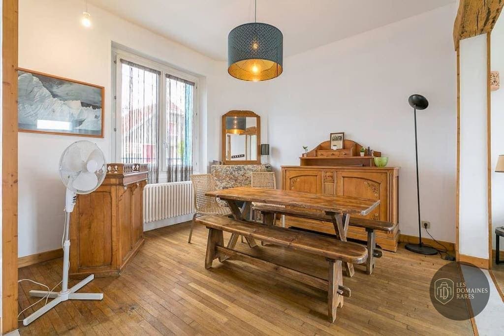 Espace intérieur de l'hôtel Le Montrachet en Bourgogne-Franche-Comté