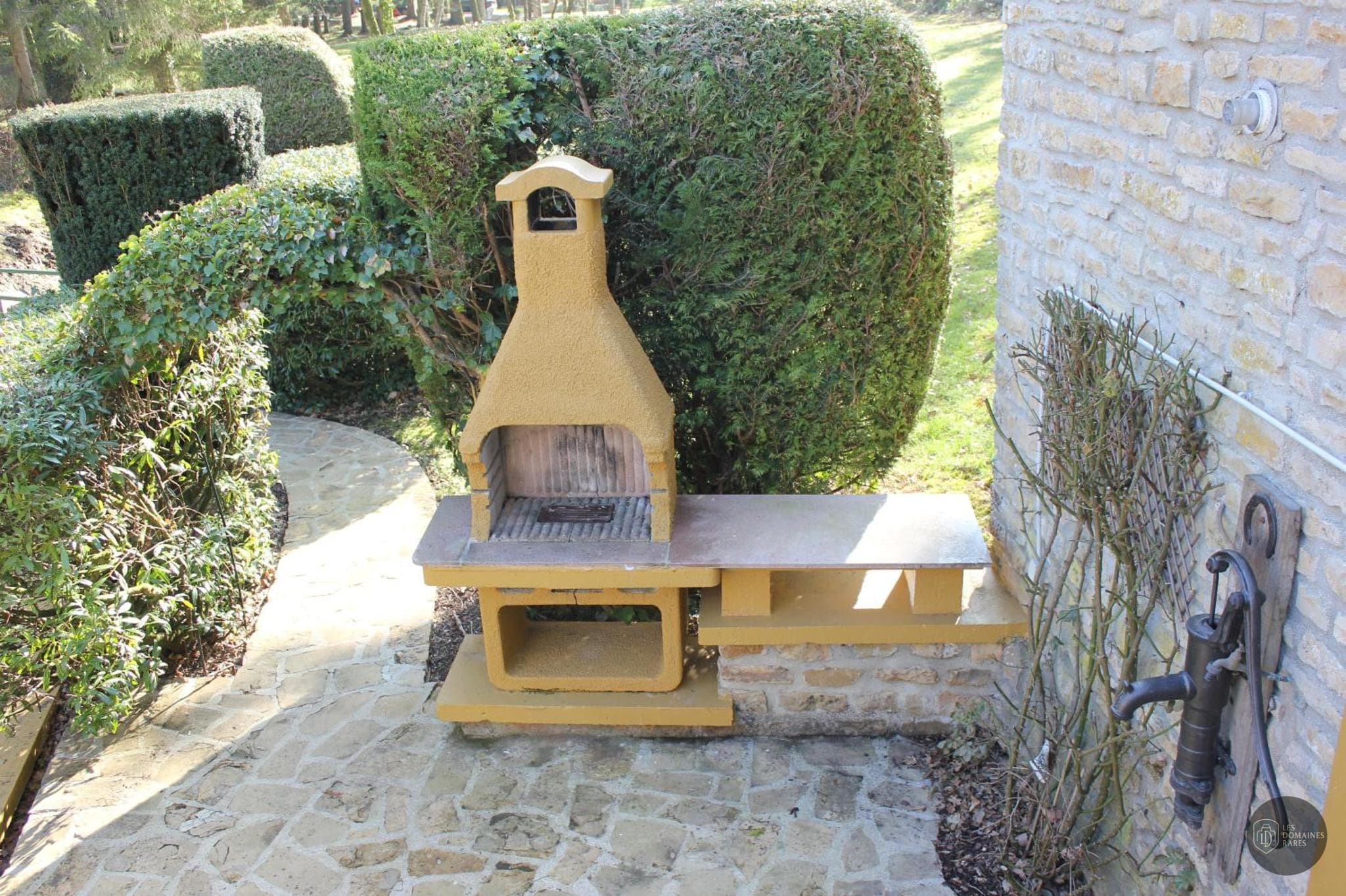 Le Moulin — Extérieur