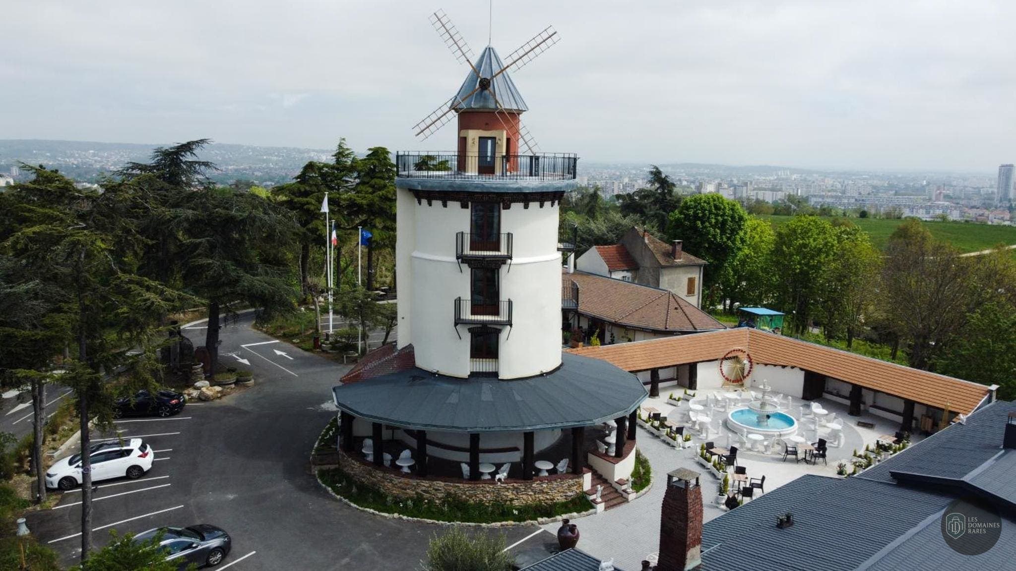 Vue extérieure du moulin Le Moulin d'Orgemont à Argenteuil en Île-de-France