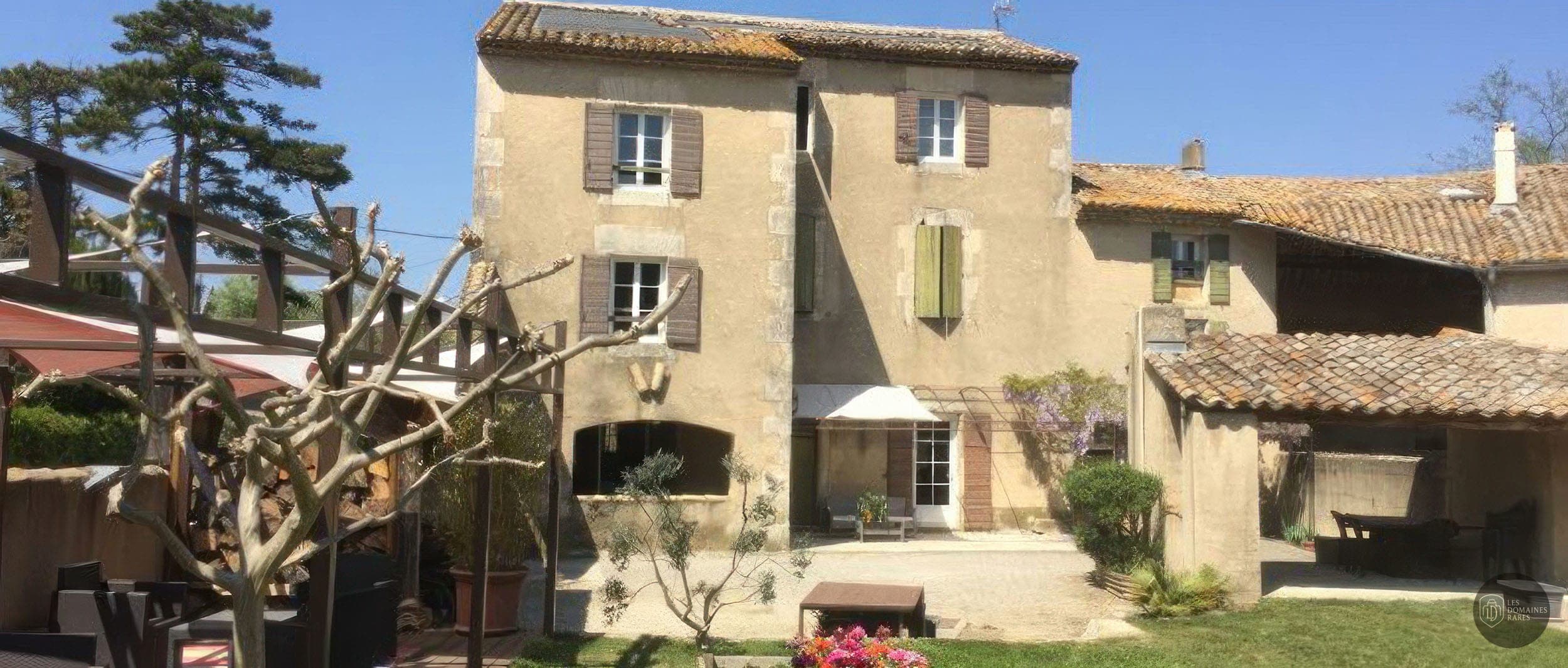 Vue extérieure de l'hôtel Le Moulin de Milan en Provence-Alpes-Côte d'Azur