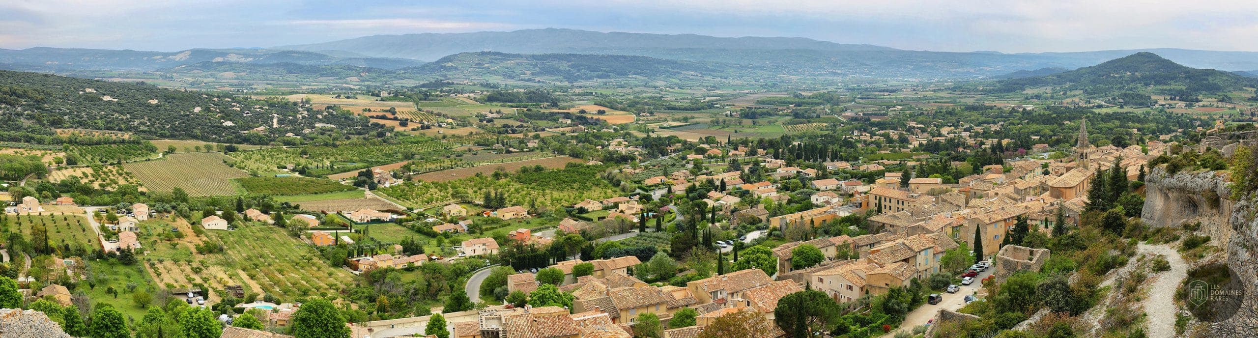 Vue extérieure de l'hôtel Le Moulin de Milan en Provence-Alpes-Côte d'Azur