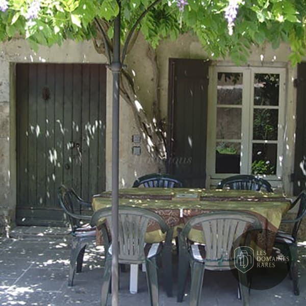 Vue extérieure de l'hôtel Le Moulin de Milan en Provence-Alpes-Côte d'Azur