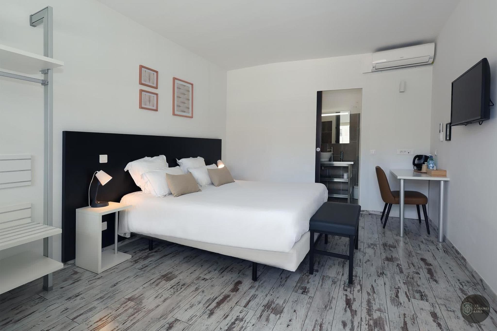 Chambre de l'hôtel Le Néliö en Provence-Alpes-Côte d'Azur