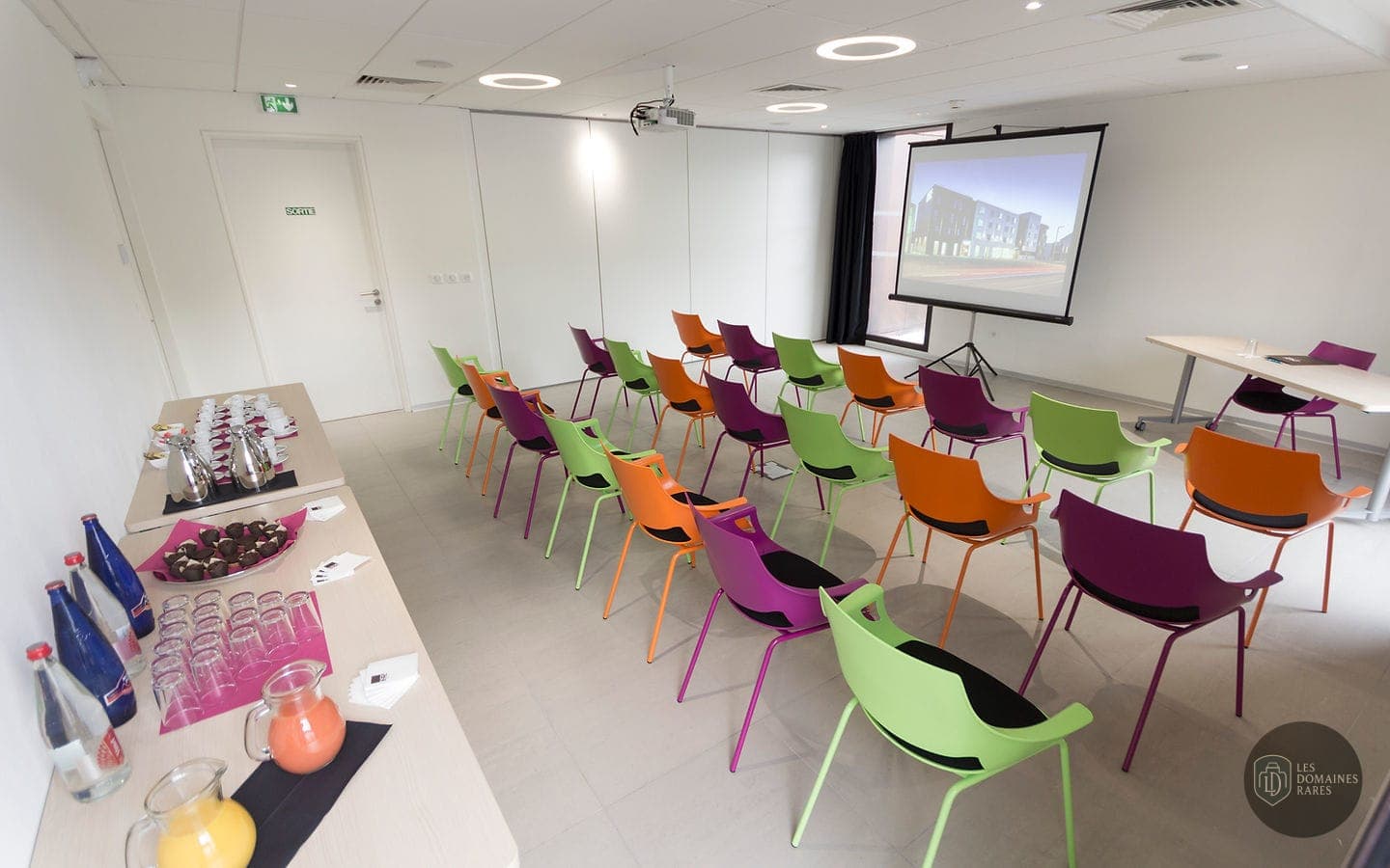 Salle de réunion 3 de l'hôtel Le Nexhotel à Tarbes en Occitanie