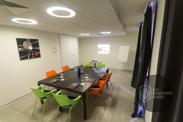 Salle de réunion 6 de l'hôtel Le Nexhotel à Tarbes en Occitanie