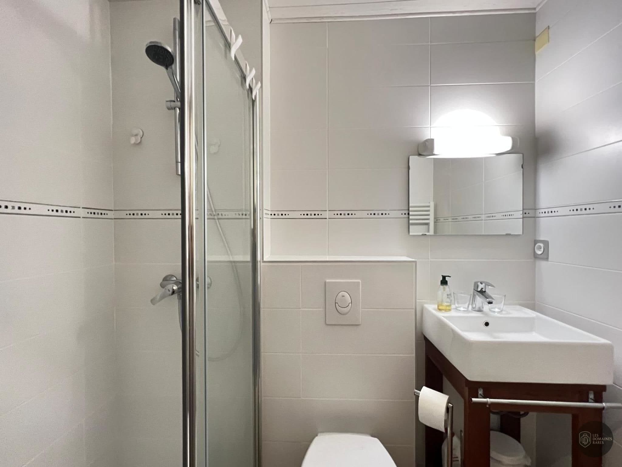 Salle de bain du lieu Le Nichoir Coworking à Goderville en Normandie