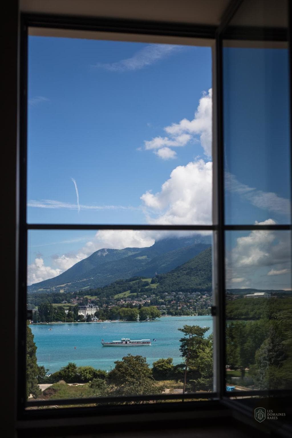 Vue extérieure de l'hôtel Le Pélican à Annecy en Auvergne-Rhône-Alpes