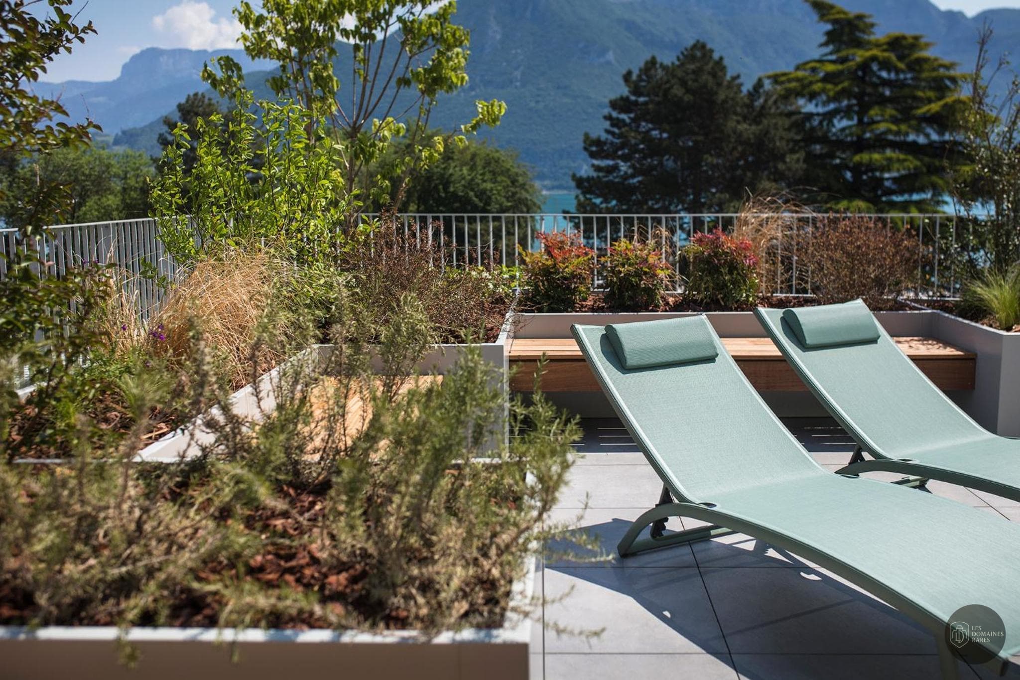 Vue extérieure de l'hôtel Le Pélican à Annecy en Auvergne-Rhône-Alpes
