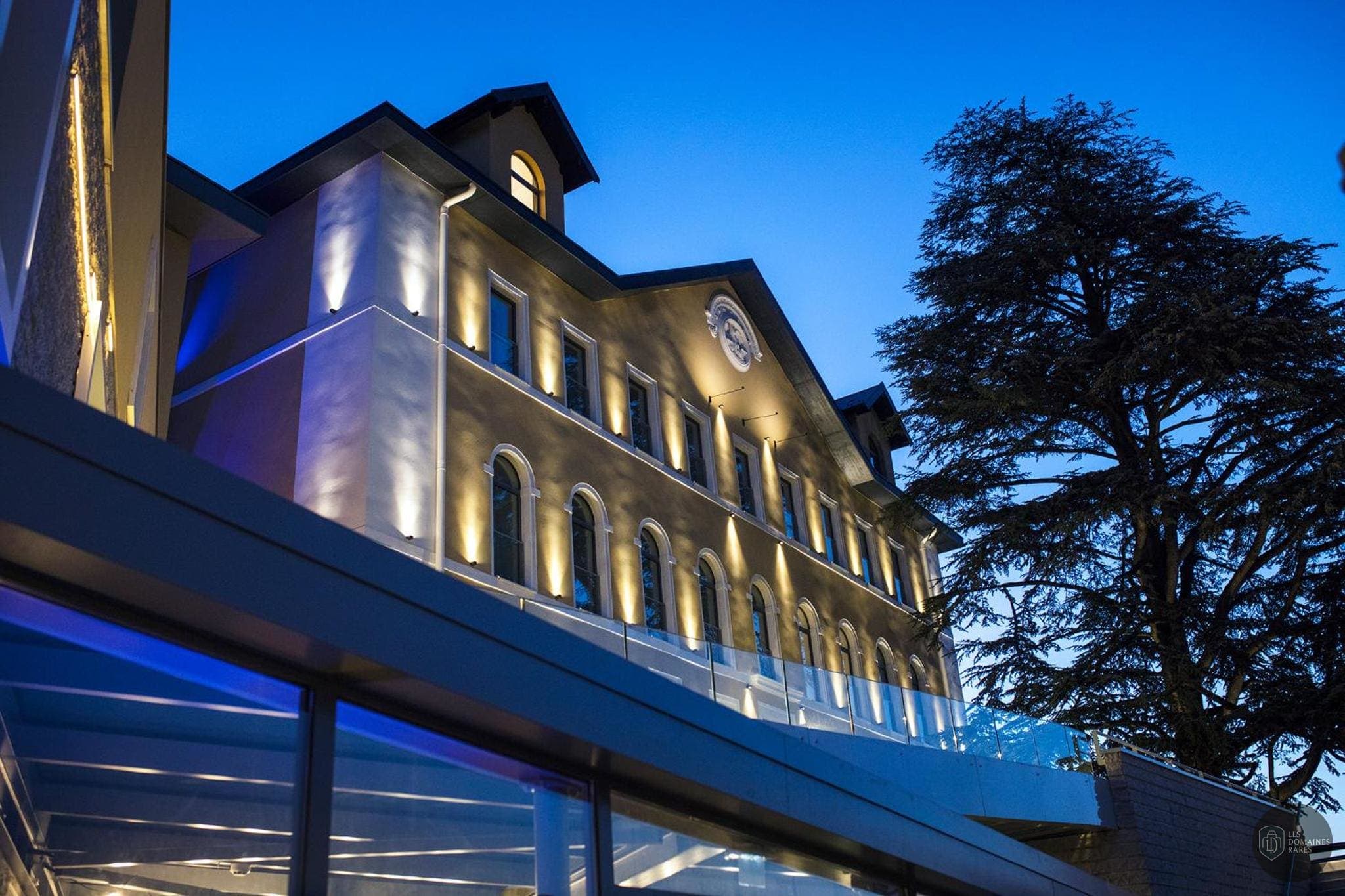Vue extérieure de l'hôtel Le Pélican à Annecy en Auvergne-Rhône-Alpes