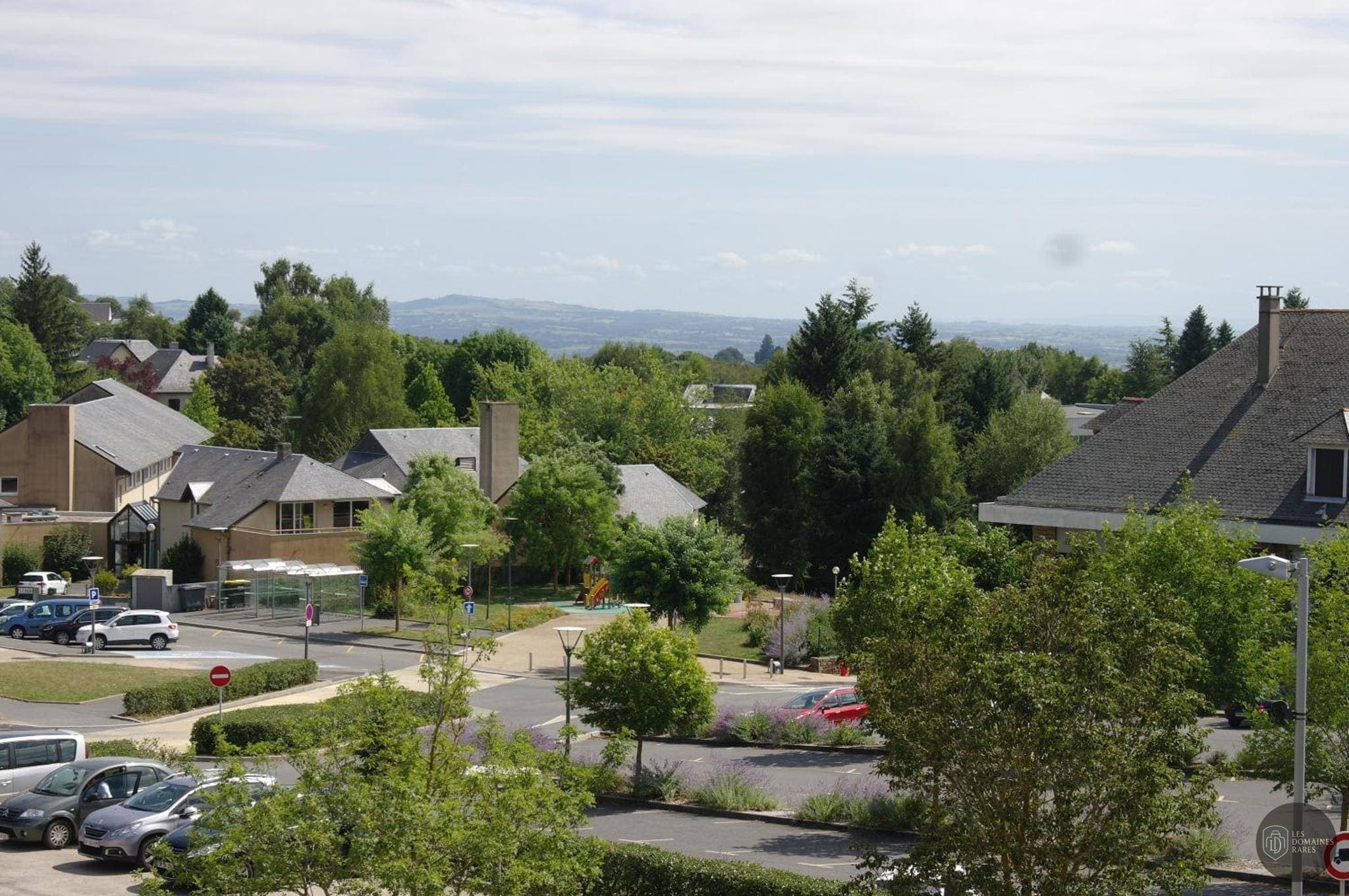 Vue extérieure de l'hôtel Le Palous à Baraqueville en Occitanie