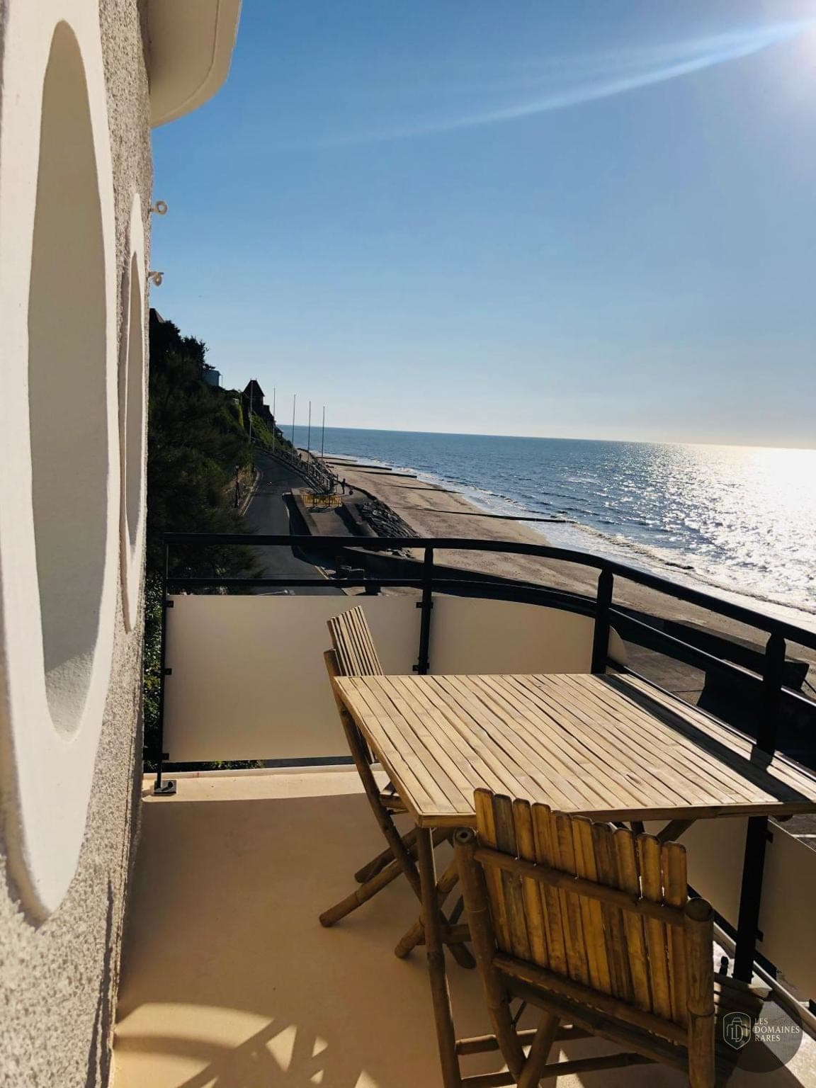 Vue extérieure de l'hôtel Le Paquebot à Villerville en Normandie