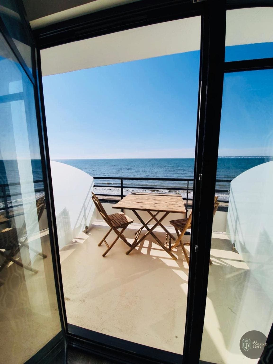 Vue extérieure de l'hôtel Le Paquebot à Villerville en Normandie