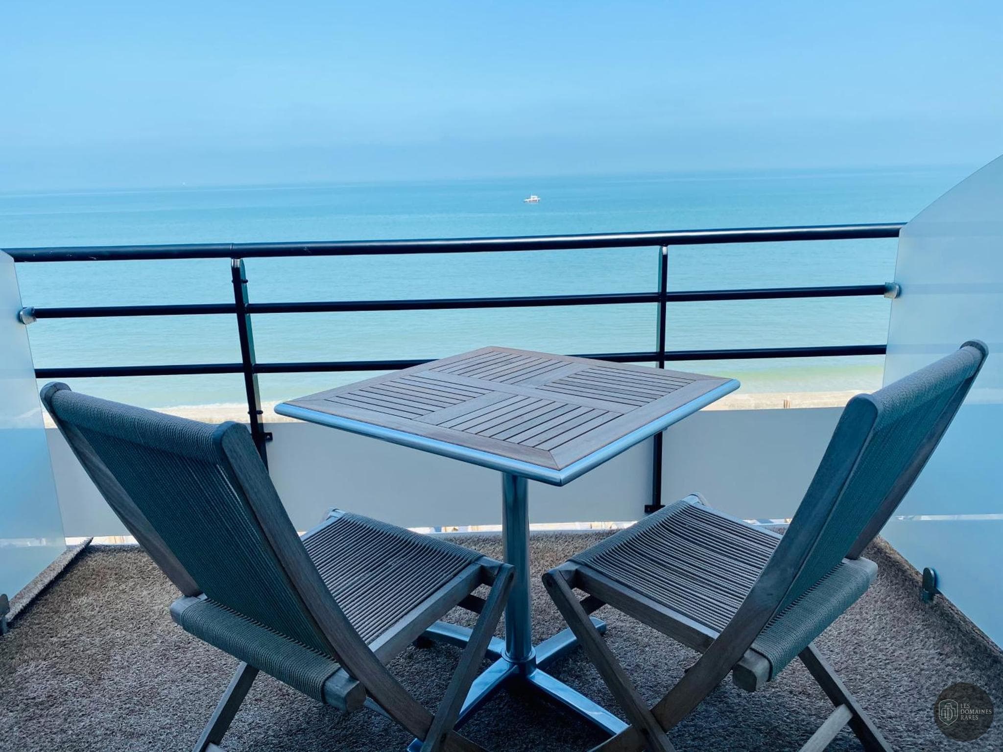 Vue extérieure de l'hôtel Le Paquebot à Villerville en Normandie